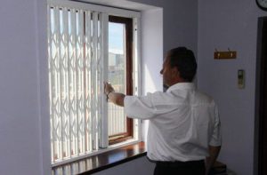 حفاظ پنجره ریلی