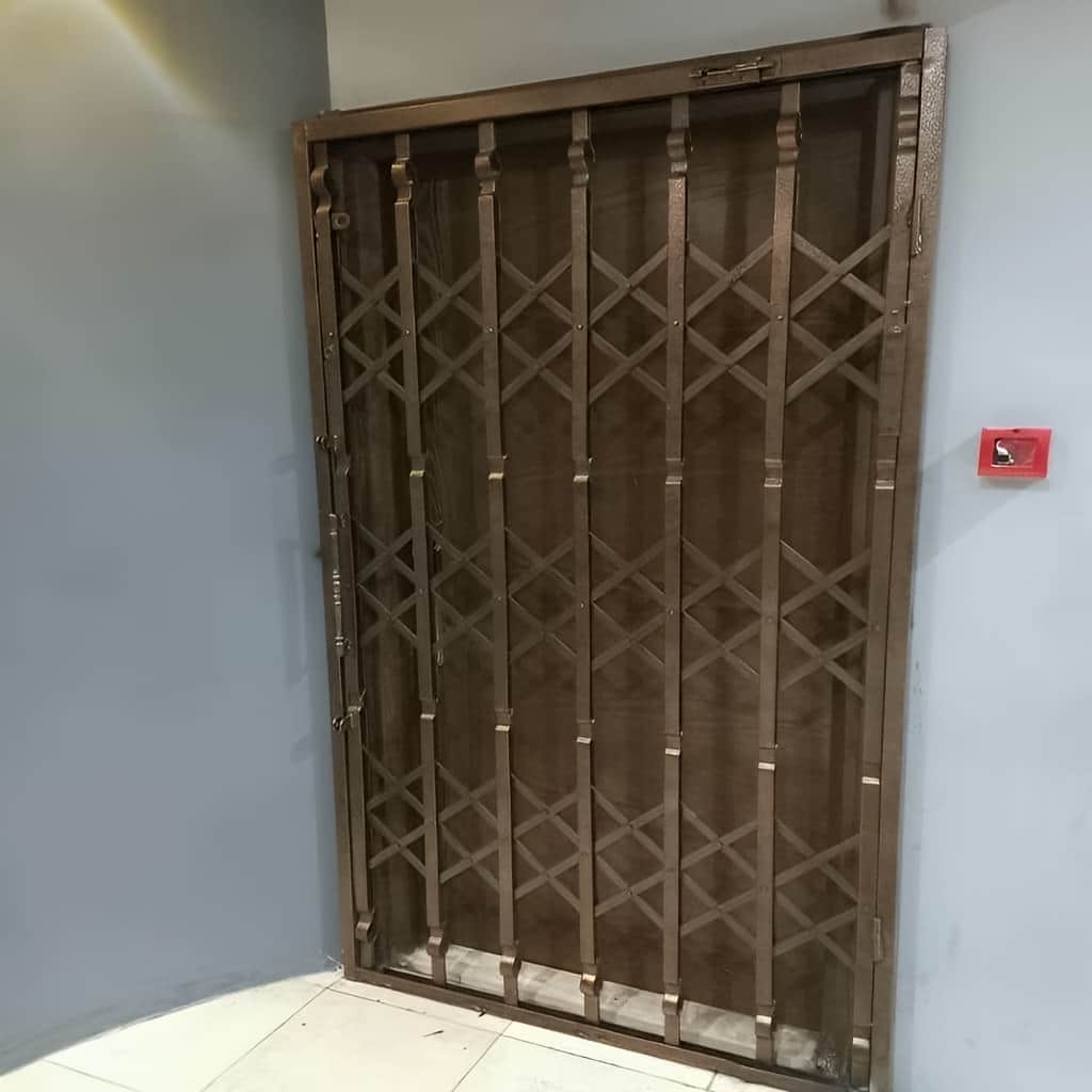 نمونه رنگبندی حفاظ آکاردئونی سه گل تسمه ۲.۵ سانتی متر | سهند حفاظ نمونه رنگبندی حفاظ آکاردئونی سه گل تسمه ۲.۵ سانتی متر