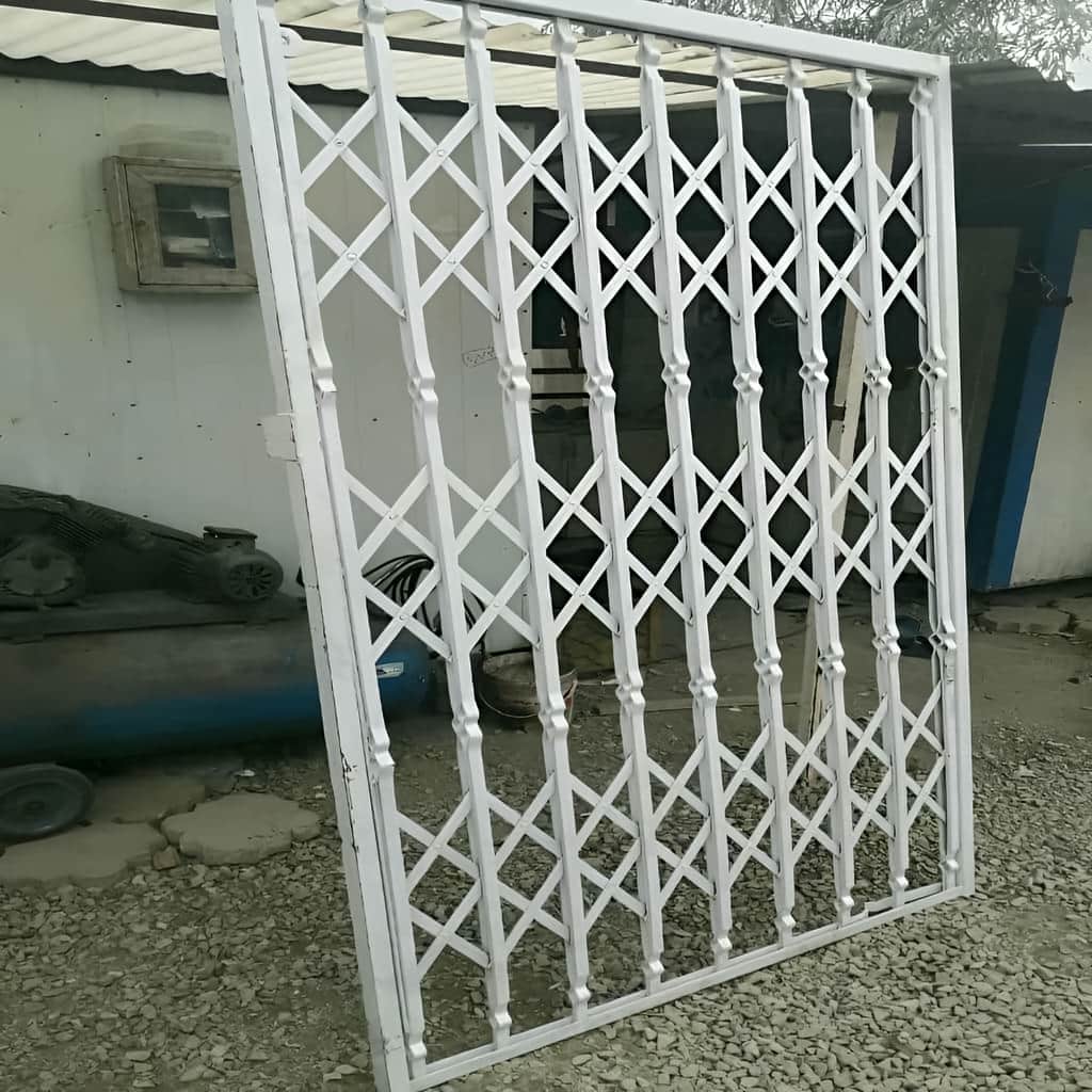 رنگ&zwnj;بندی کامل حفاظ آکاردئونی ۳ گل پرچ مخفی چند لایه با تسمه نقش دار و ساده