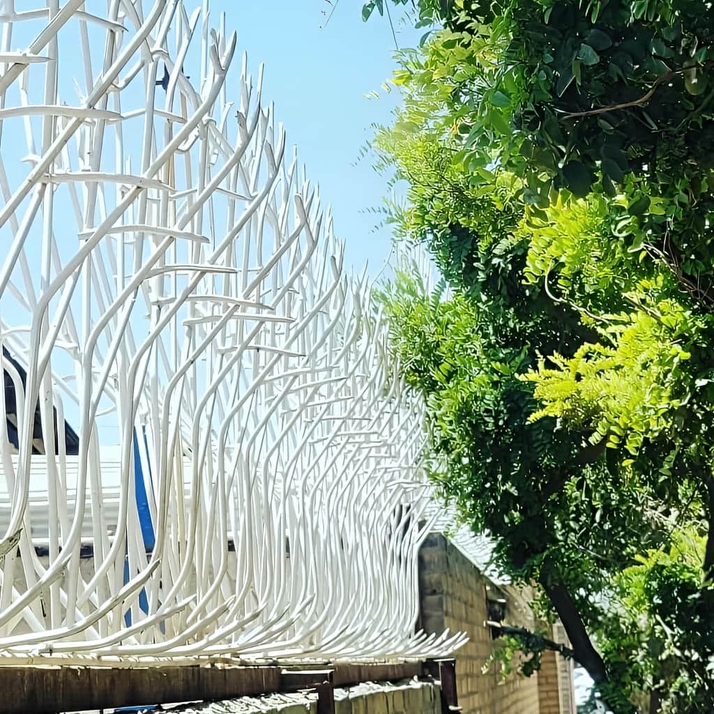 نمونه نصب حفاظ بوته ای تراکم ۵۳ روی دیوار بلند