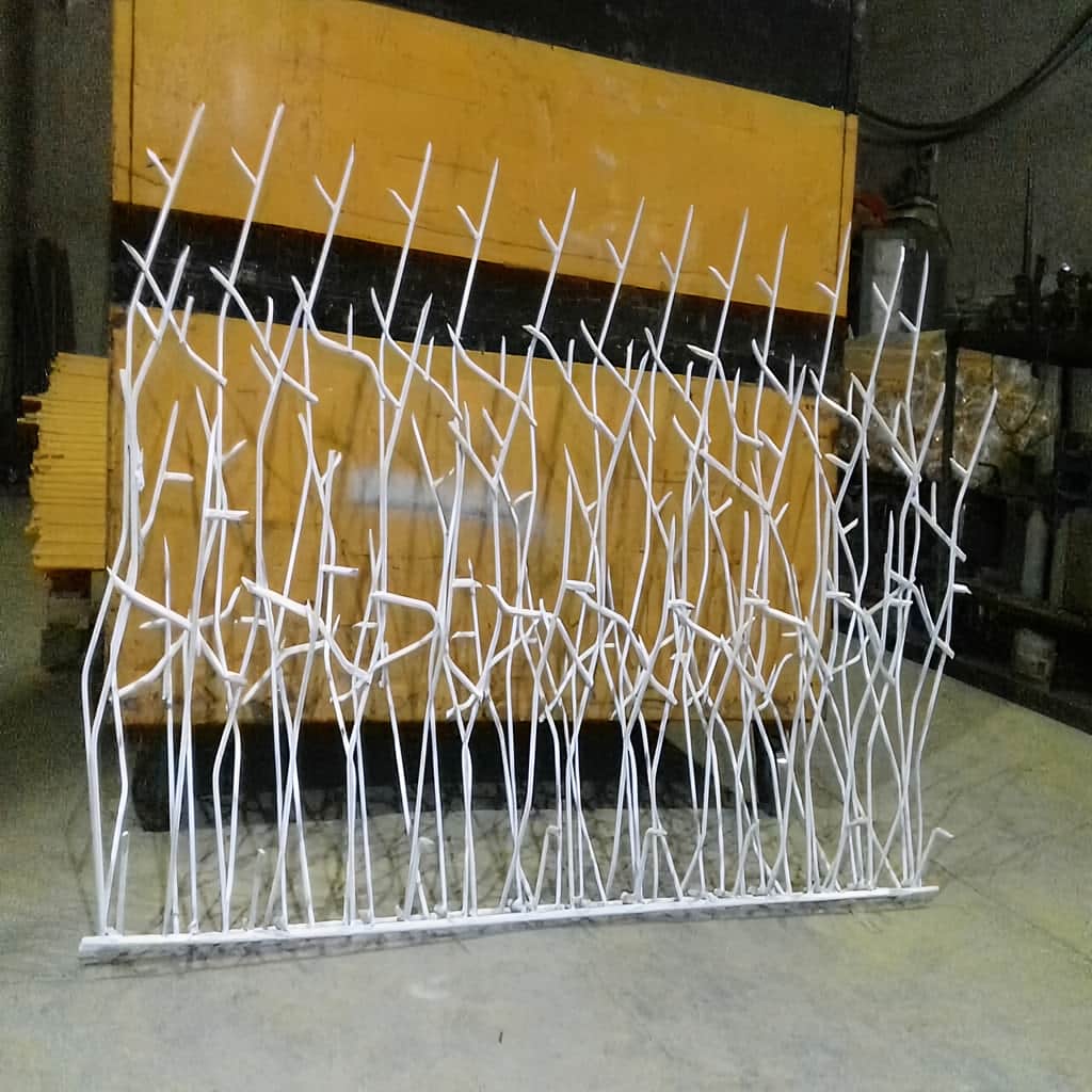 نمونه نصب حفاظ شاخ گوزنی پایه بلند روی دیوار مرتفع