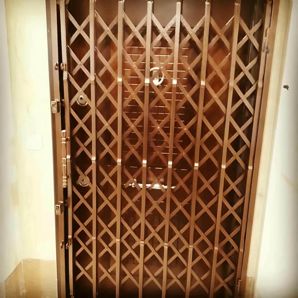 نصب درب آکاردئونی ضدزنگ در اصفهان