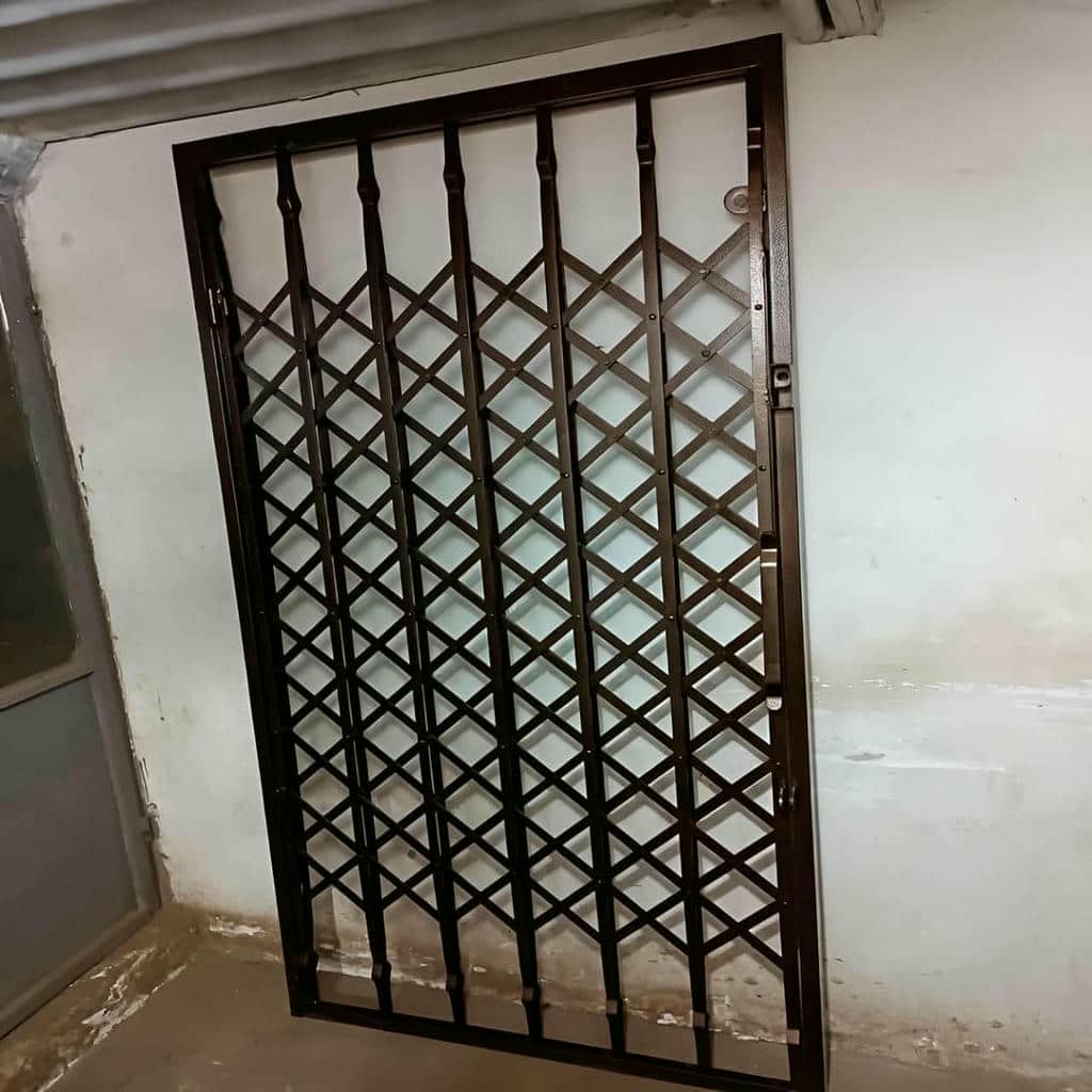 درب آکاردئونی حفاظ آپارتمان در قشم