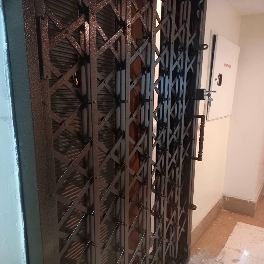 نصب درب آکاردئونی حفاظ آپارتمان ریل روان در آمل