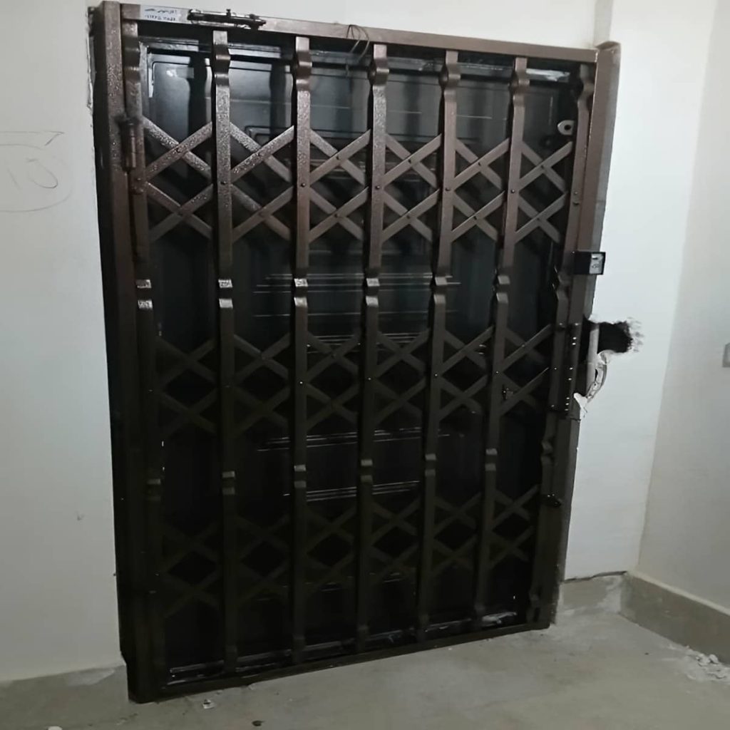 نصب درب آکاردئونی حفاظ آپارتمان تسمه ضخیم در هشتگرد