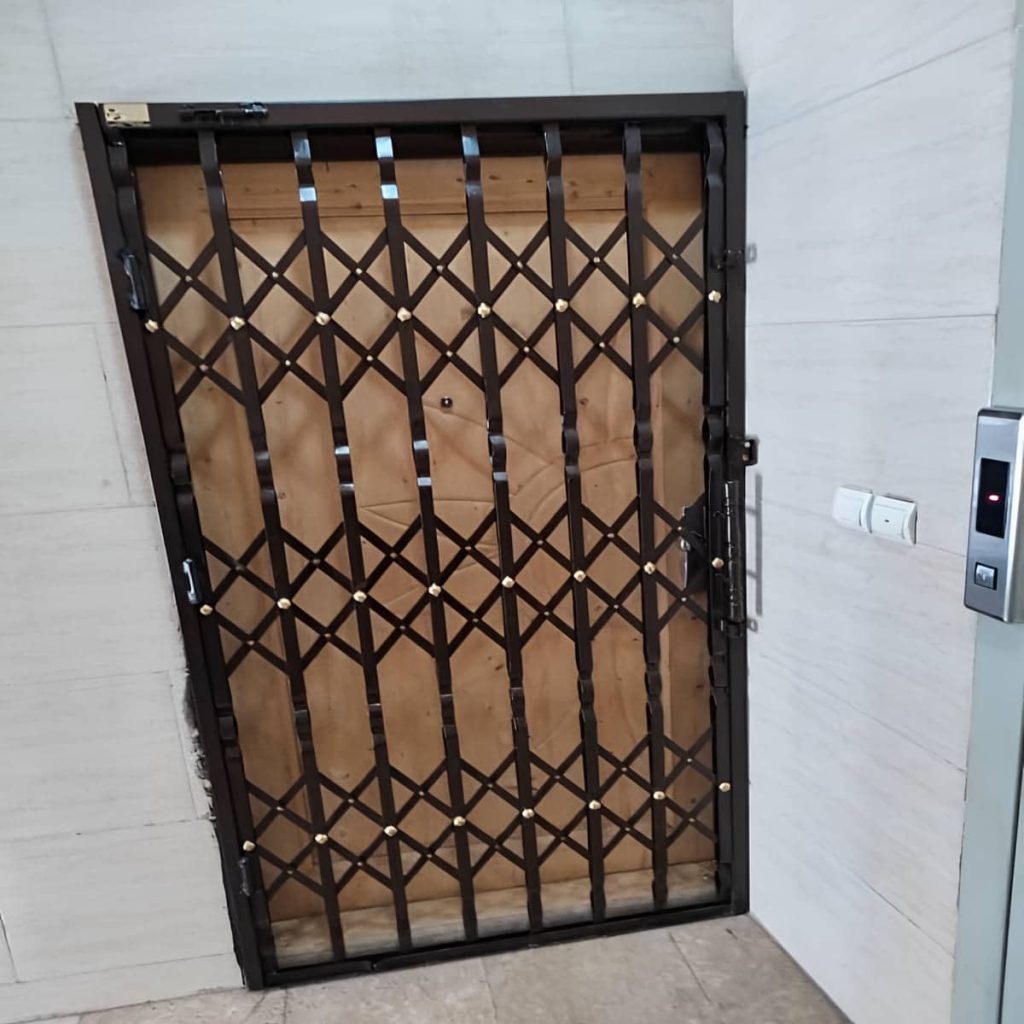 قیمت درب آکاردئونی ویلا در محمودآباد