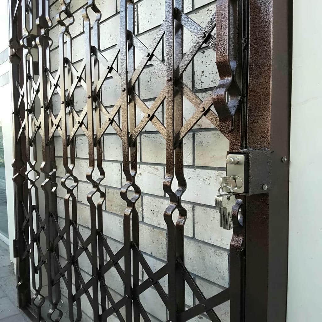 درب آکاردئونی در ساری