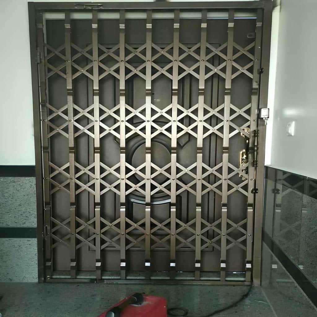 نصب درب آکاردئونی حفاظ آپارتمان رنگ ضدزنگ در پردیس