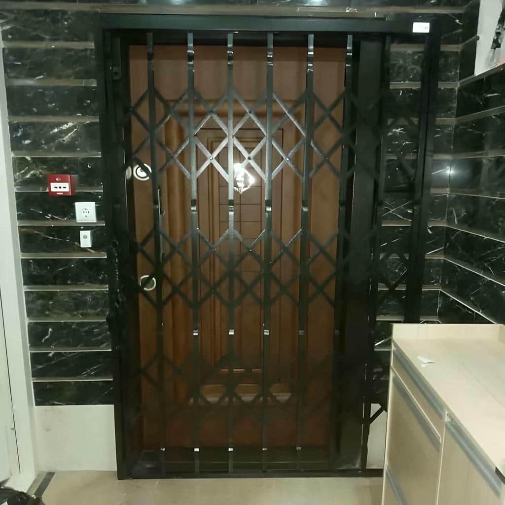 درب آکاردئونی حفاظ آپارتمان در نظرآباد