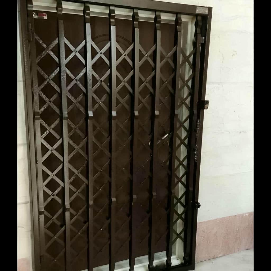 کارخانه درب آکاردئونی رنگ ضدزنگ در بندر دیلم