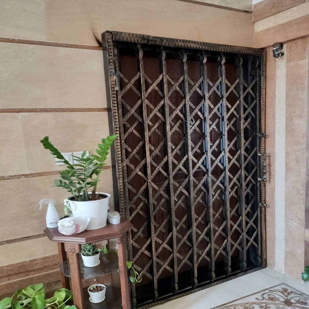 نصب درب آکاردئونی ضدزنگ در کرمانشاه