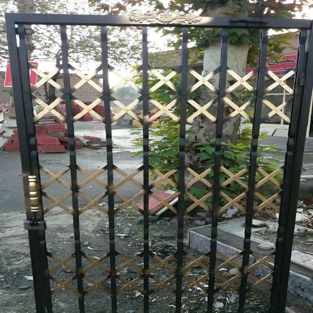 نصب درب آکاردئونی رنگ ضدزنگ در بندر لنگه | سهند حفاظ نصب درب آکاردئونی رنگ ضدزنگ در بندر لنگه