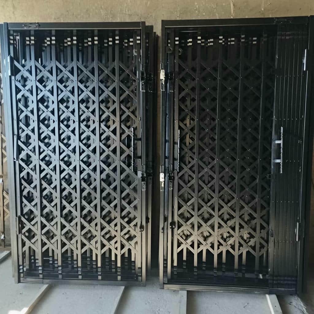 نصب درب آکاردئونی حفاظ آپارتمان تسمه ضخیم در نظرآباد
