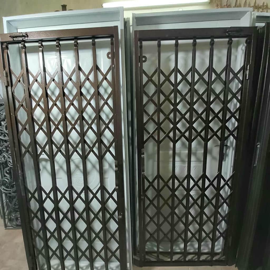 درب آکاردئونی در گنبدکاووس