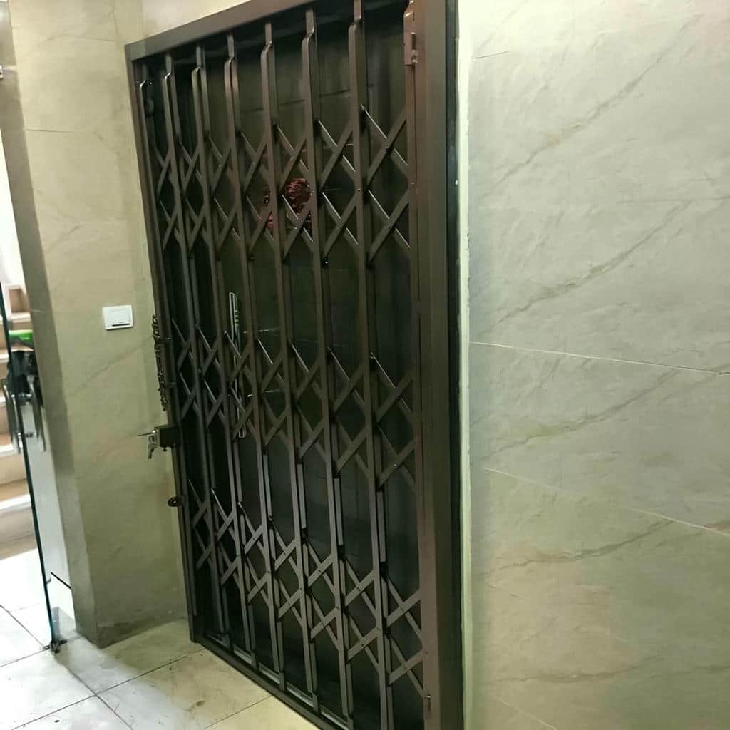 نصب درب آکاردئونی مغازه در گنبدکاووس