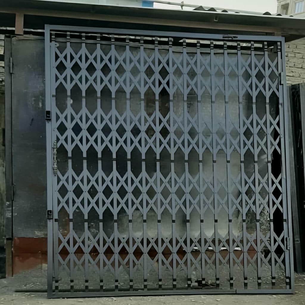 درب آکاردئونی در بندر دیلم