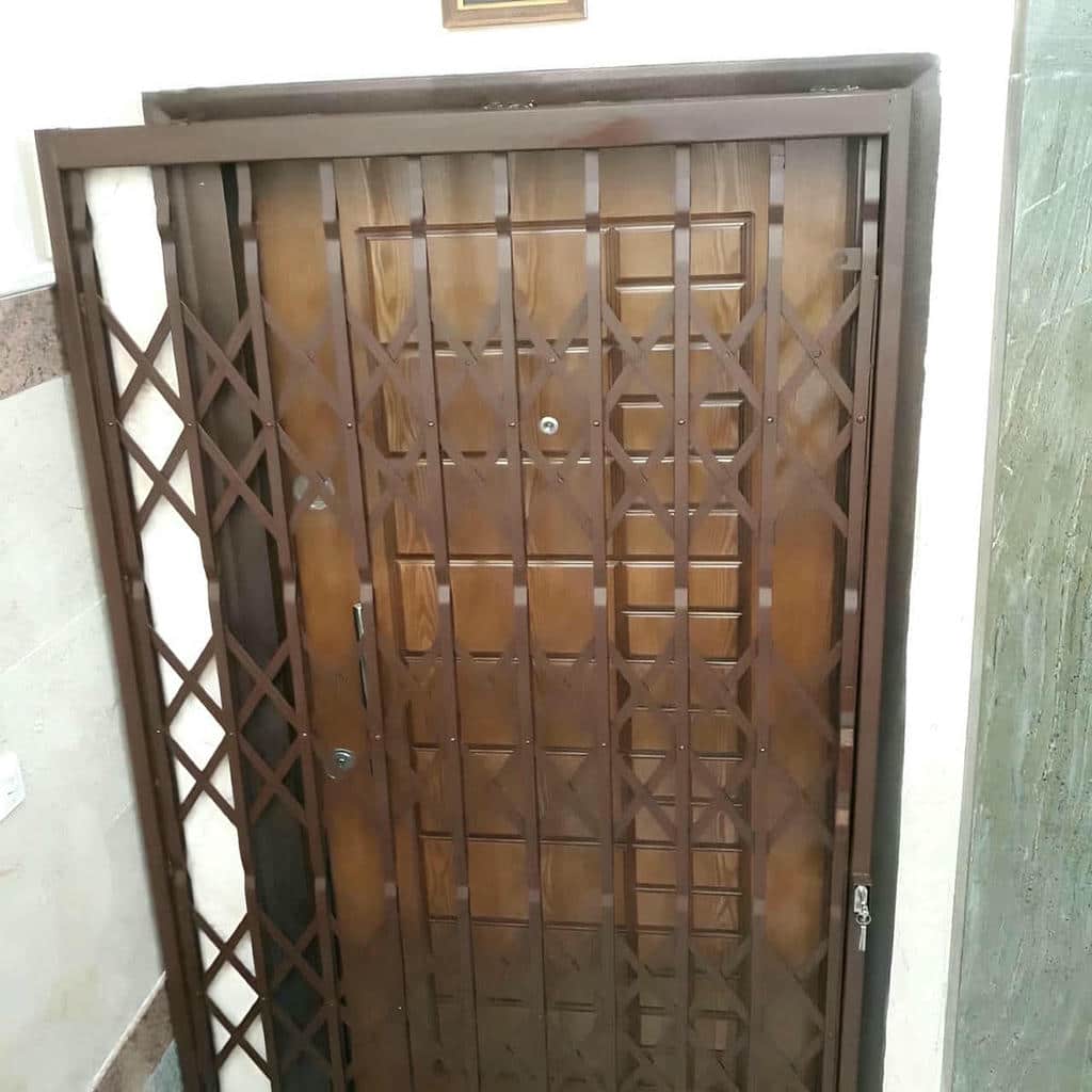 درب آکاردئونی حفاظ آپارتمان در شهرکرد