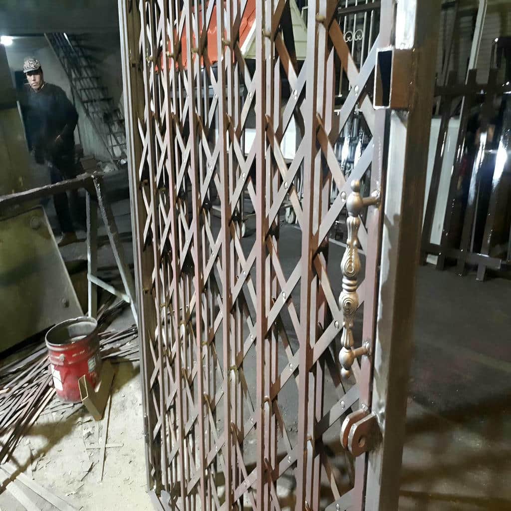 درب آکاردئونی حفاظ آپارتمان در لواسان