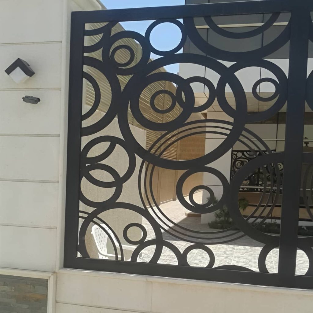 نصب حفاظ پنجره آهنی مدرن در کیش