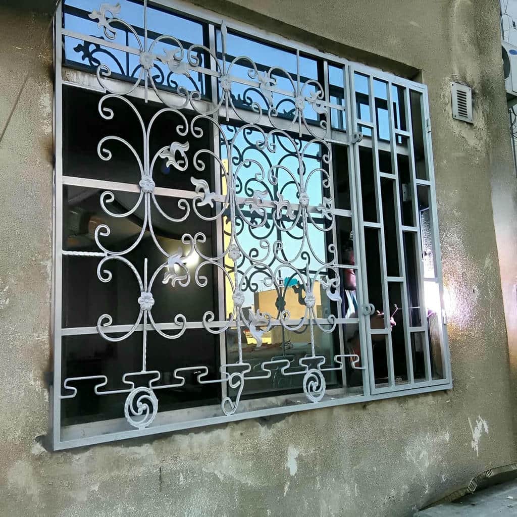 حفاظ پنجره با لولای مقاوم مدل بازشو